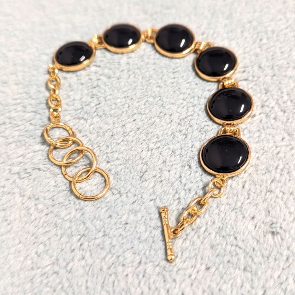 NWOT Black Acrylic Cabachon Goldtone Disc Bracelet - Picture 11 of 11